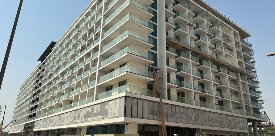 Commercial property in Jumeirah Village Circle, Dubai, UAE 164 sq.m. № 688120