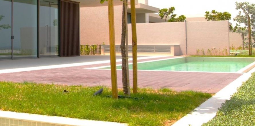 Villa in Al Zorah, Ajman, UAE 4 bedrooms, 528 sq.m. № 637976