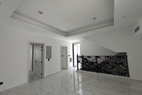 Townhouse in Al Zorah, Ajman, UAE 5 bedrooms, 364 sq.m. № 635222 - photo 9