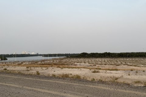 Tokë në Al Zorah, Ajman, Emiratet e Bashkuara Arabe 11892 m2. № 637949 - Foto 2