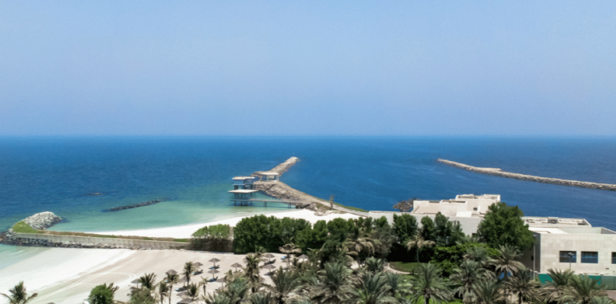 Tokë në Al Zorah, Ajman, Emiratet e Bashkuara Arabe 10980 m2. № 635045