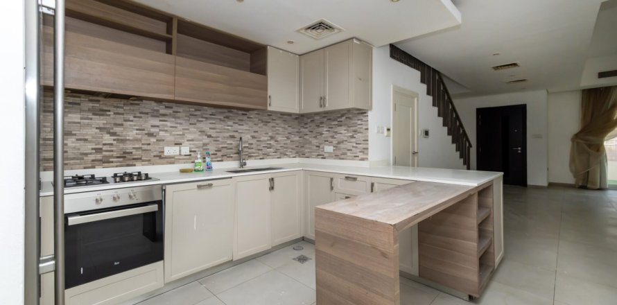 Villa en Jumeirah Village Circle, Dubai, EAU 4 dormitorios, 345 m² № 677477