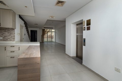 Villa en venta en Jumeirah Village Circle, Dubai, EAU 4 dormitorios, 345 m2 № 677477 - foto 2