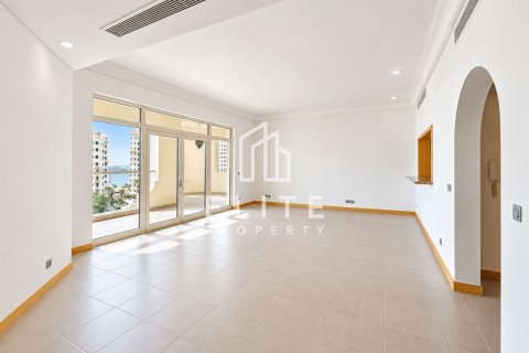 Apartment in Palm Jumeirah, Dubai, UAE 2 bedrooms, 148 sq.m. № 764642