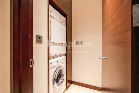 Apartmen di Burj Khalifa, Dubai, UAE 2 bilik tidur, 190.72985900 meter persegi № 651513 - foto 4