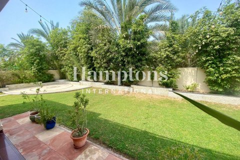 Villa in Meadows, Dubai, UAE 4 bedrooms, 380.90230000 sq.m. № 651512 - photo 12