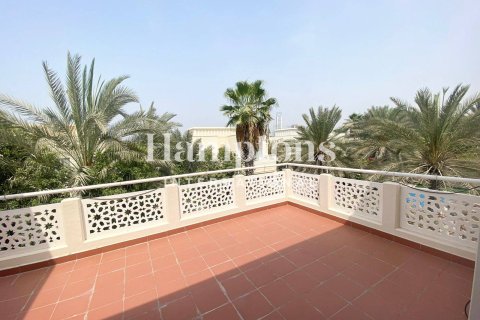Villa in Meadows, Dubai, UAE 4 bedrooms, 380.90230000 sq.m. № 651512 - photo 10