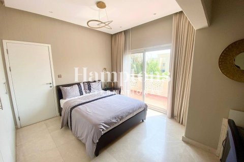Villa in Meadows, Dubai, UAE 4 bedrooms, 380.90230000 sq.m. № 651512 - photo 1