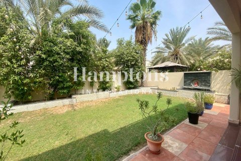 Villa in Meadows, Dubai, UAE 4 bedrooms, 380.90230000 sq.m. № 651512 - photo 11