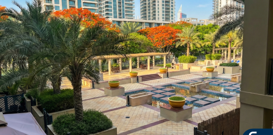 Appartamento a The Views, Dubai, EAU 2 camere da letto, 140 mq. № 698425