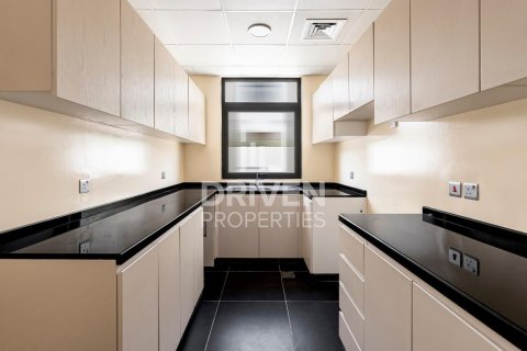 Shtëpi në qytet në Dubai, Emiratet e Bashkuara Arabe 3 dhoma gjumi, 174.84 m2. № 765260 - Foto 14