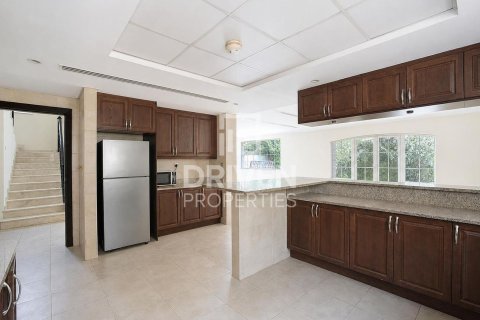 Вилла Jumeirah Park, Дубай, БАӘ-да 4 жатын бөлмелер, 790.42 м² № 744764 - фото 2