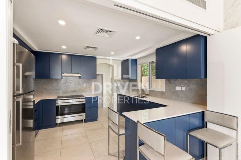 Vilă de închiriat în Meadows, Dubai, EAU 5 dormitoare, 597.18 mp.  №744763 - poză 8