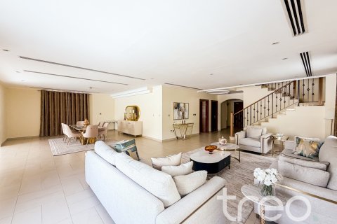 Villa in Jumeirah Park, Dubai, UAE 4 bedrooms, 402.73 sq.m. № 733492 - photo 5