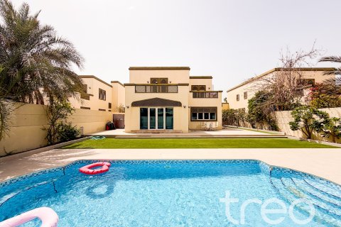 Villa in Jumeirah Park, Dubai, UAE 4 bedrooms, 402.73 sq.m. № 733492 - photo 2