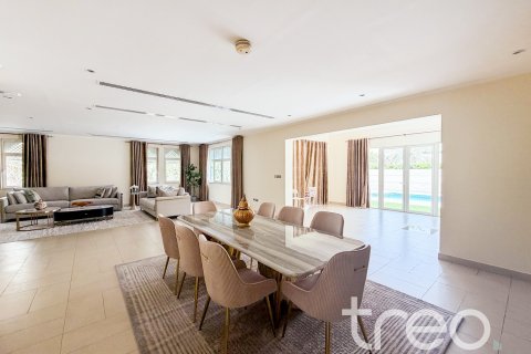 Villa in Jumeirah Park, Dubai, UAE 4 bedrooms, 402.73 sq.m. № 733492 - photo 9