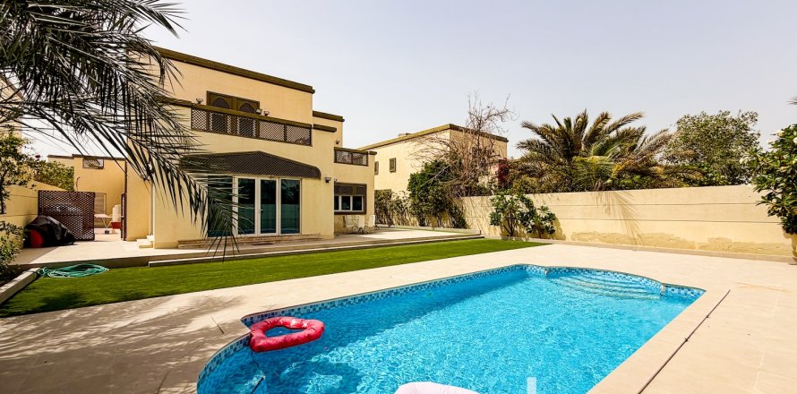 Villa in Jumeirah Park, Dubai, UAE 4 bedrooms, 402.73 sq.m. № 733492