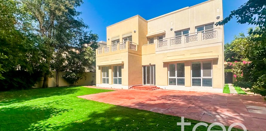 Villa in Meadows, Dubai, UAE 4 bedrooms, 553.33 sq.m. № 733494