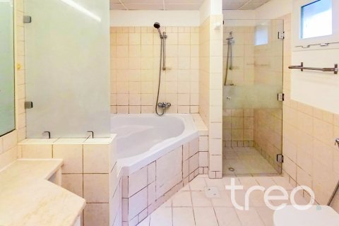 Villa in Meadows, Dubai, UAE 4 bedrooms, 553.33 sq.m. № 733494 - photo 12
