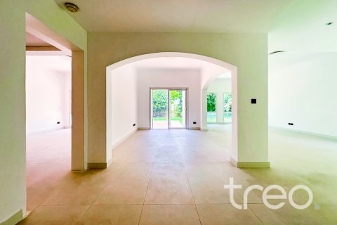 Villa in Meadows, Dubai, UAE 4 bedrooms, 553.33 sq.m. № 733494 - photo 8