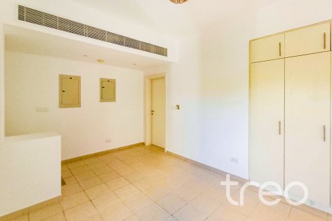 Villa in Meadows, Dubai, UAE 4 bedrooms, 553.33 sq.m. № 733494 - photo 9