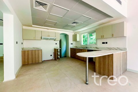 Villa in Meadows, Dubai, UAE 4 bedrooms, 553.33 sq.m. № 733494 - photo 6