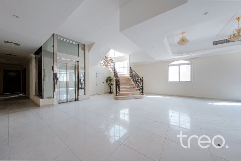 Villa til leje i Dubai, UAE 4 soveværelser, 939.53 kvm № 733490 - foto 2