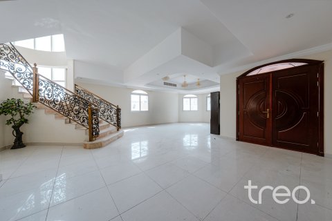 Villa til leje i Dubai, UAE 4 soveværelser, 939.53 kvm № 733490 - foto 1