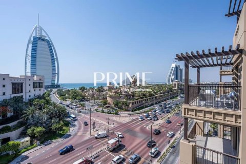 Apartament në Umm Suqeim, Dubai, Emiratet e Bashkuara Arabe 4 dhoma gjumi, 356 m2. № 643897 - Foto 1
