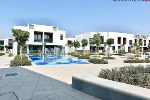 Townhouse di Arabian Ranches 3, Dubai, UEA 4 kamar tidur, 267 m2 nomor 643898 - foto 2