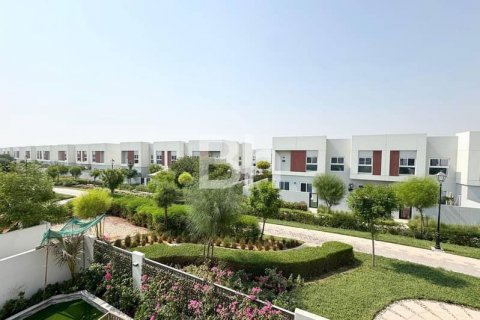 Villa te huur in Dubai Land, Dubai, VAE 4 slaapkamers, 230 vr.m., nr 643896 - foto 2
