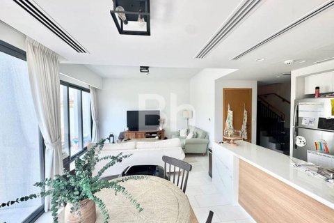 Villa te huur in Dubai Land, Dubai, VAE 4 slaapkamers, 230 vr.m., nr 643896 - foto 11