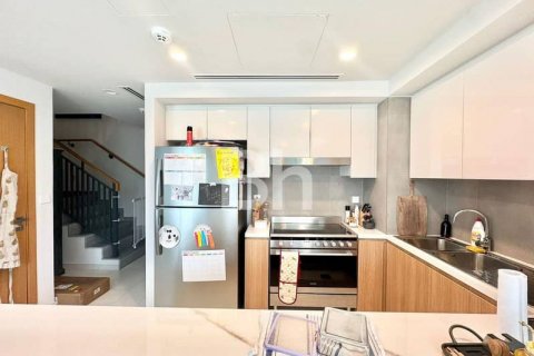 Villa te huur in Dubai Land, Dubai, VAE 4 slaapkamers, 230 vr.m., nr 643896 - foto 17