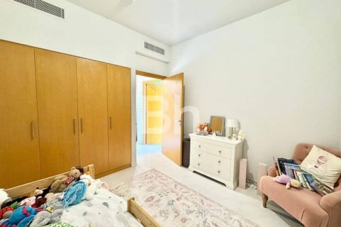 Villa te huur in Dubai Land, Dubai, VAE 4 slaapkamers, 230 vr.m., nr 643896 - foto 8