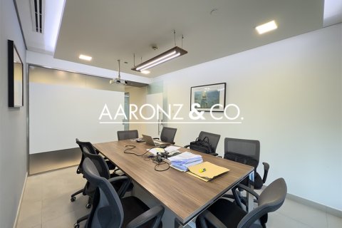 Üürile anda kontor asukohaga Jumeirah Lake Towers, Dubai, AÜE: 115.7 m² Nr 640854 - pilt 2