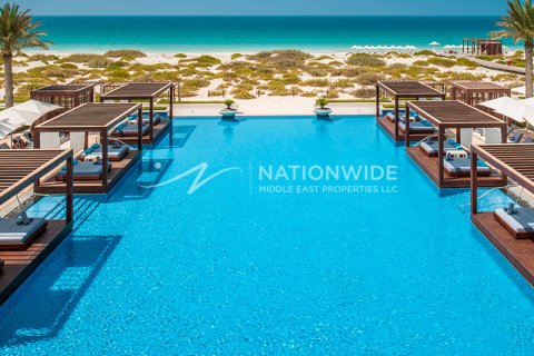 Villa en venta en Abu Dhabi, EAU 5 dormitorios, 894 m2 № 659325 - foto 1