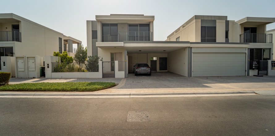 Villa asukohaga Dubai, AÜE: 3 magamistoaga, 419 m² Nr 734262