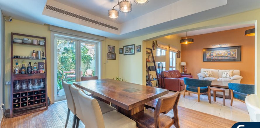 וילה ב The Lakes, Dubai, איחוד האמירויות 3 חדרי שינה, 282 מ"ר מספר 671233