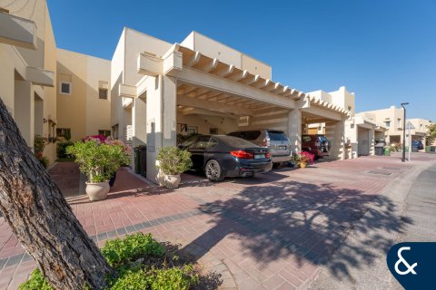 Villa in The Lakes, Dubai, UAE 3 bedrooms, 282 sq.m. № 671233 - photo 16