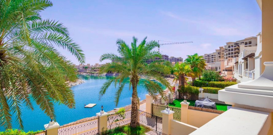 Al Hamra Village、Ras Al Khaimah、UAEにあるタウンハウス 3ベッドルーム、250 m2 No656849
