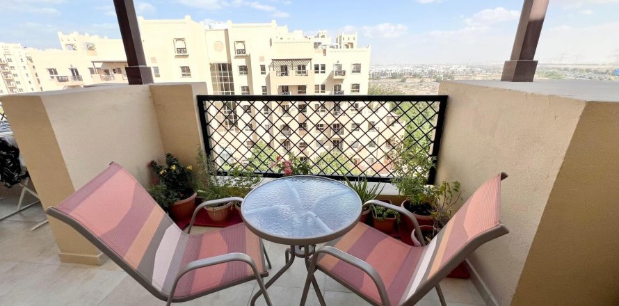 Golf City, Dubai, UAE의 아파트 침실 2개, 104제곱미터 번호 696195