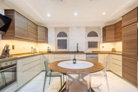 Vila v Palm Jumeirah, Dubai, SAE 5 spální, 622 m2 č. 635251 - Fotografia 11