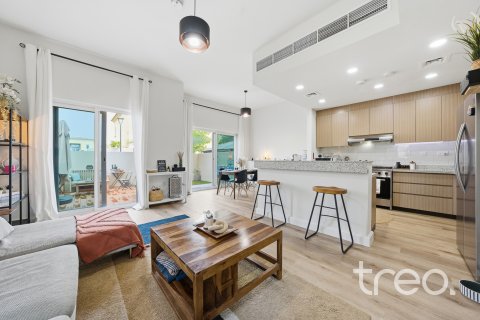 Rijtjeshuis te koop in Dubai, VAE 3 slaapkamers, 210.33 vr.m., nr 733304 - foto 2