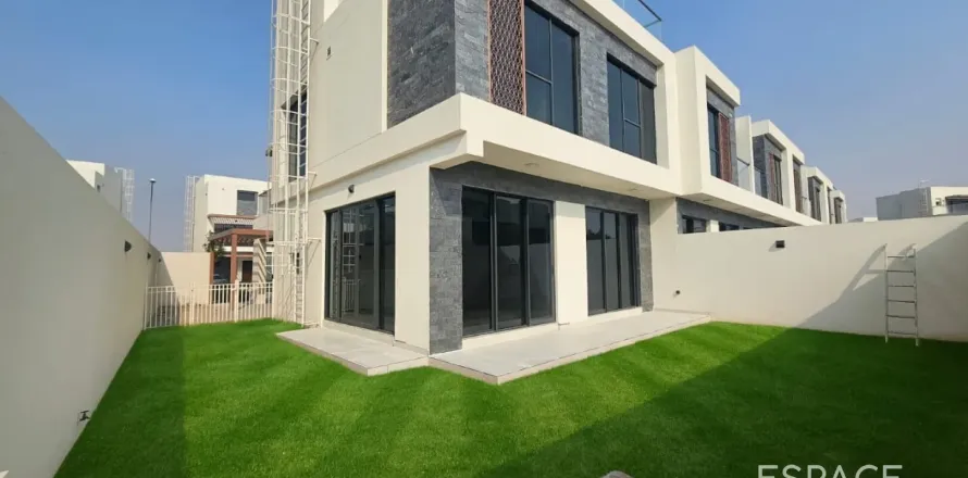 Városi lakóépület itt: DAMAC Hills (Akoya by DAMAC), Dubai, EAE, 6 hálószoba, 339 m², azonosító: 661121