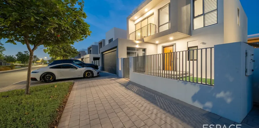 Dubai Hills Estate、Dubai、UAEにあるヴィラ 3ベッドルーム、321 m2 No661123