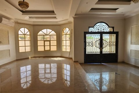 Villa in Ras Al Khaimah, UAE 6 bedrooms, 929 sq.m. № 735074 - photo 2
