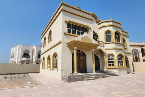 فيلا في رأس الخيمة 6 غرفة نوم ، 929 متر مربع . ر قم 735074