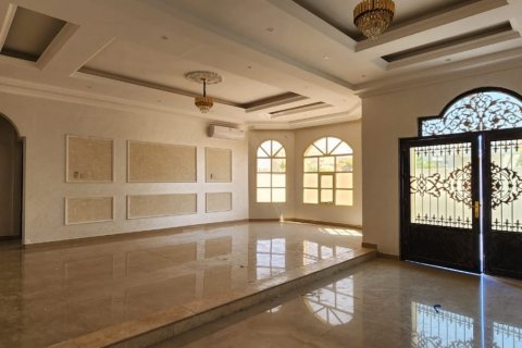 Villa in Ras Al Khaimah, UAE 6 bedrooms, 929 sq.m. № 735074 - photo 3