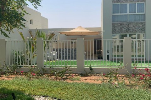 Maison de ville à vendre à  Ras Al Khaimah, EAU 4 chambres, 443 m2 № 735079 - photo 1