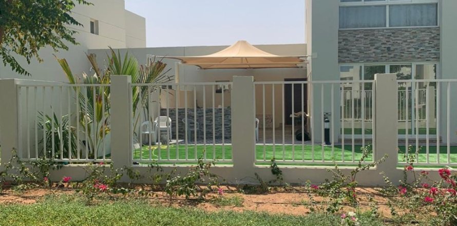 Maison de ville à Ras Al Khaimah, EAU: 4 chambres, 443 m2 № 735079